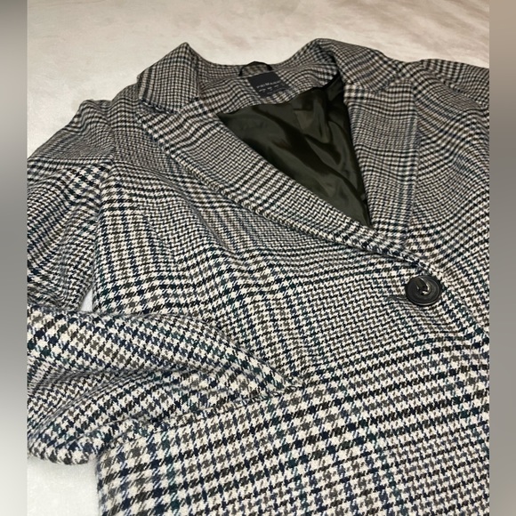 Women’s Formal Coat - Picture 3 of 9